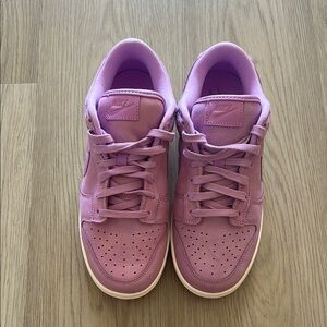 Nike Purple Low-Top Sneakers never worn size 8.5